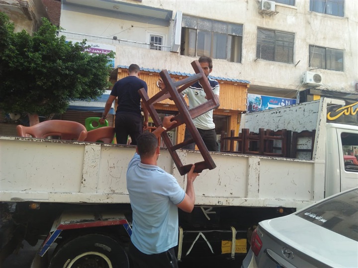 حملة لإزالة اشغالات مقهي ومطعم بشارع الإسكندرية  وتوسعات وحدة سكنية بعمارات الروضة   بمطروح
