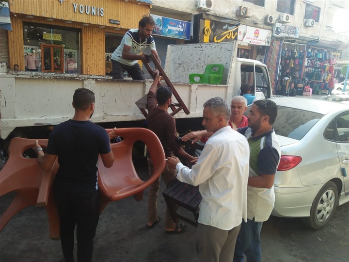 حملة لإزالة اشغالات مقهي ومطعم بشارع الإسكندرية  وتوسعات وحدة سكنية بعمارات الروضة   بمطروح