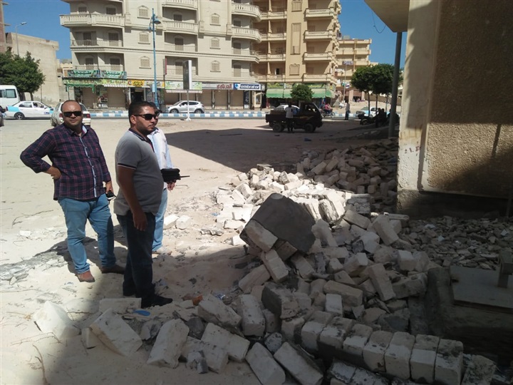حملة لإزالة اشغالات مقهي ومطعم بشارع الإسكندرية  وتوسعات وحدة سكنية بعمارات الروضة   بمطروح