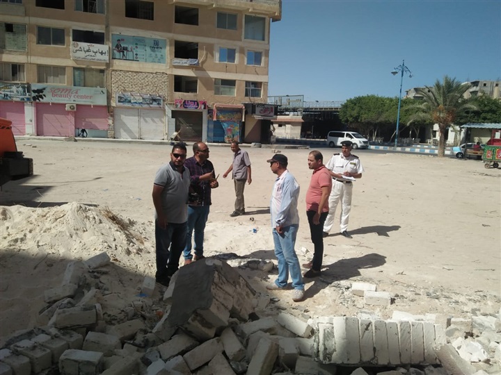 حملة لإزالة اشغالات مقهي ومطعم بشارع الإسكندرية  وتوسعات وحدة سكنية بعمارات الروضة   بمطروح