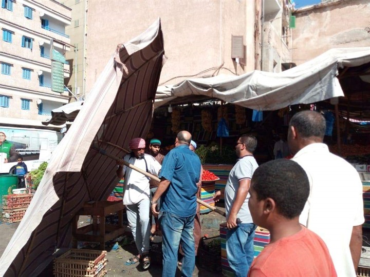 استمرار حملات ازالة الاشغالات بوسط مدينة مرسى مطروح حفاظا على الشكل الحضارى