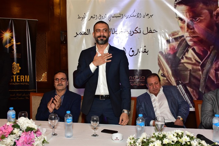 في ندوة "الممر".. الأمير أباظة يكرم صناع الفيلم في ندوة "الممر".. الأمير أباظة يكرم صناع الفيلم