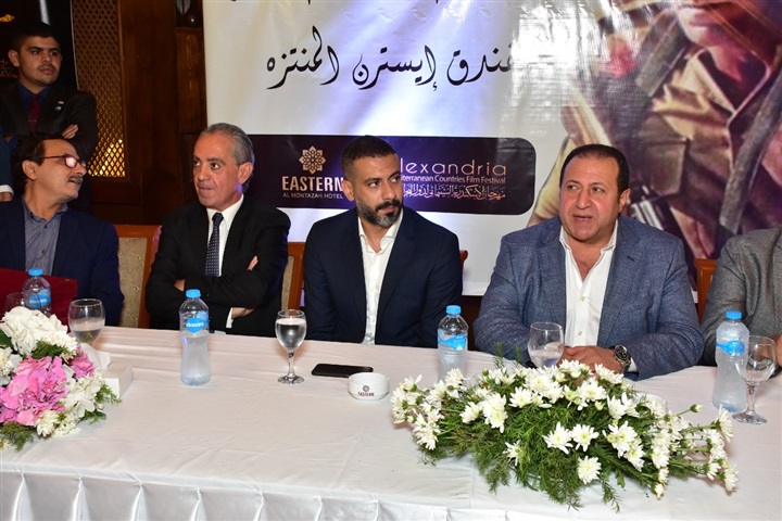 في ندوة "الممر".. الأمير أباظة يكرم صناع الفيلم في ندوة "الممر".. الأمير أباظة يكرم صناع الفيلم