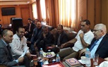 بالصور..رئيس التأمين الصحي يناقش سبل تطوير العمل بكفر الشيخ