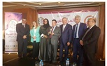 تكريم الباحثة الاماراتية نورة الكربي في ملتقى المرأة العربية بالقاهرة