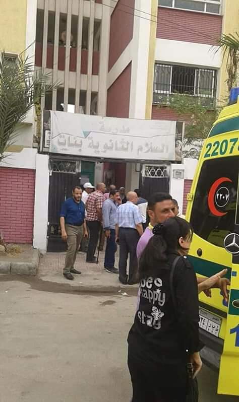 الصور.. إصابة 36 طالبة بمدرسة السلام فى الإسماعيلية باختناق بسبب حريق قمامة