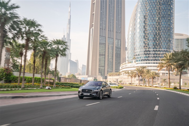 نموذج جاكوار I-PACE ذاتية القيادة تقدم لمحة عن المستقبل في مؤتمر دبي العالمي للتنقل ذاتي القيادة