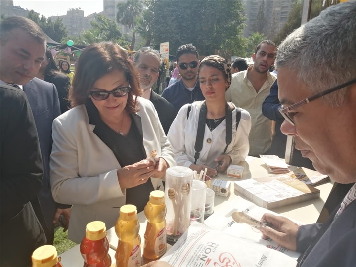 بالصور.. نائب وزير الزراعة تفتتح أول مهرجان للعسل المصري بالميريلاند