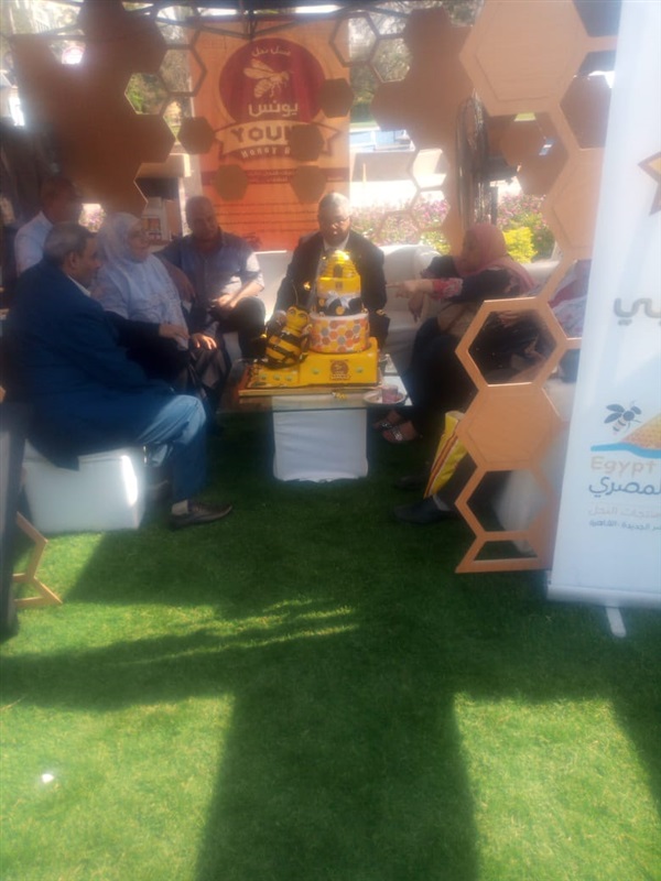 بالصور.. افتتاح أول مهرجان لعسل النحل بمشاركة متميزة من الشباب والأطفال