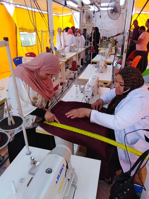 أولي ثمار وحدات التدريب المتنقلة لمبادرة "حياة كريمة" بقري أربع محافظات.. تخريج 180  متدربا ومتدربة علي مهن التفصيل والخياطة والسباكة والتركيبات الكهربائية