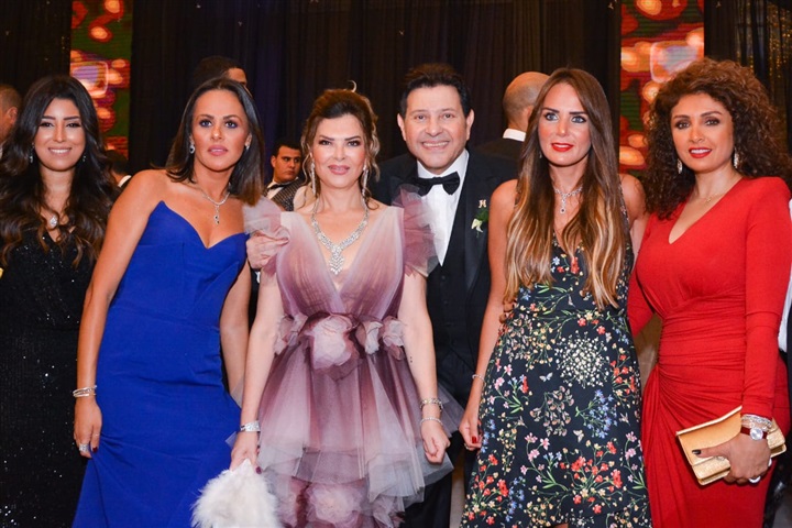 بالصور.. عمرو دياب يشعل زفاف نجل هاني شاكر وكريمة اللواء هاني عمر بحضور الوزراء و نجوم الفن والمشاهير بالصور.. عمرو دياب يشعل زفاف نجل هاني شاكر وكريمة اللواء هاني عمر بحضور الوزراء و نجوم الفن والمشاهير