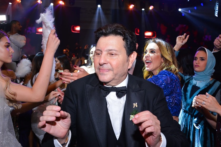 بالصور.. عمرو دياب يشعل زفاف نجل هاني شاكر وكريمة اللواء هاني عمر بحضور الوزراء و نجوم الفن والمشاهير بالصور.. عمرو دياب يشعل زفاف نجل هاني شاكر وكريمة اللواء هاني عمر بحضور الوزراء و نجوم الفن والمشاهير