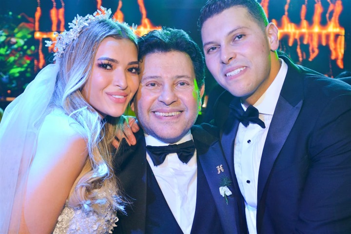 بالصور.. عمرو دياب يشعل زفاف نجل هاني شاكر وكريمة اللواء هاني عمر بحضور الوزراء و نجوم الفن والمشاهير بالصور.. عمرو دياب يشعل زفاف نجل هاني شاكر وكريمة اللواء هاني عمر بحضور الوزراء و نجوم الفن والمشاهير