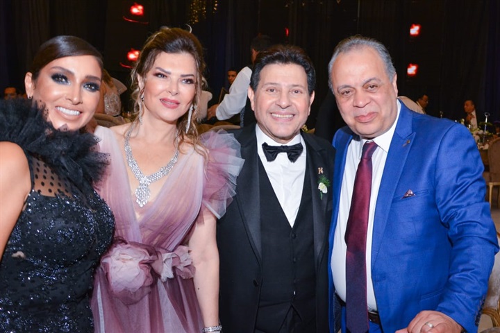 بالصور.. عمرو دياب يشعل زفاف نجل هاني شاكر وكريمة اللواء هاني عمر بحضور الوزراء و نجوم الفن والمشاهير بالصور.. عمرو دياب يشعل زفاف نجل هاني شاكر وكريمة اللواء هاني عمر بحضور الوزراء و نجوم الفن والمشاهير