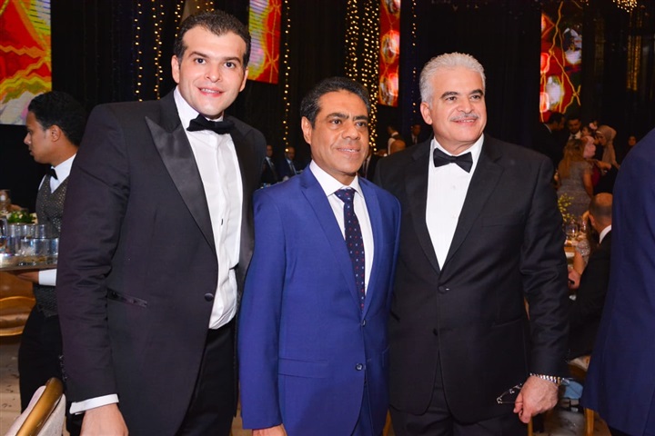 بالصور.. عمرو دياب يشعل زفاف نجل هاني شاكر وكريمة اللواء هاني عمر بحضور الوزراء و نجوم الفن والمشاهير بالصور.. عمرو دياب يشعل زفاف نجل هاني شاكر وكريمة اللواء هاني عمر بحضور الوزراء و نجوم الفن والمشاهير