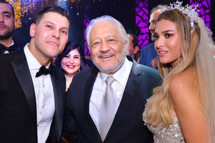 بالصور.. عمرو دياب يشعل زفاف نجل هاني شاكر وكريمة اللواء هاني عمر بحضور الوزراء و نجوم الفن والمشاهير بالصور.. عمرو دياب يشعل زفاف نجل هاني شاكر وكريمة اللواء هاني عمر بحضور الوزراء و نجوم الفن والمشاهير