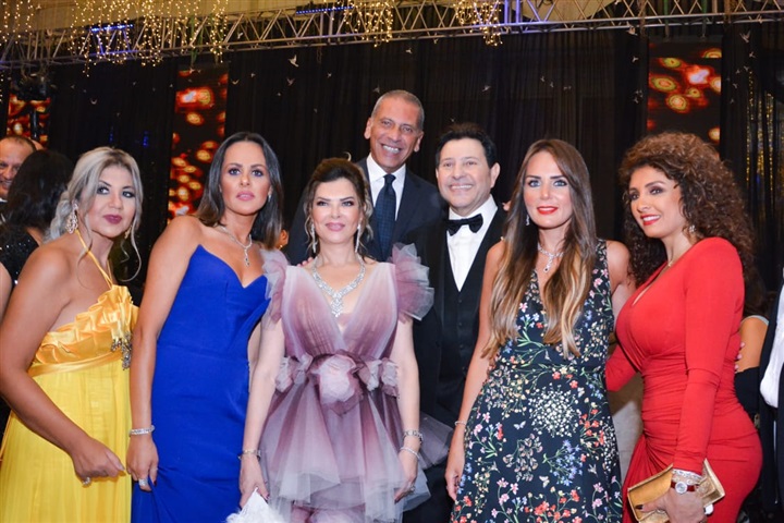 بالصور.. عمرو دياب يشعل زفاف نجل هاني شاكر وكريمة اللواء هاني عمر بحضور الوزراء و نجوم الفن والمشاهير بالصور.. عمرو دياب يشعل زفاف نجل هاني شاكر وكريمة اللواء هاني عمر بحضور الوزراء و نجوم الفن والمشاهير