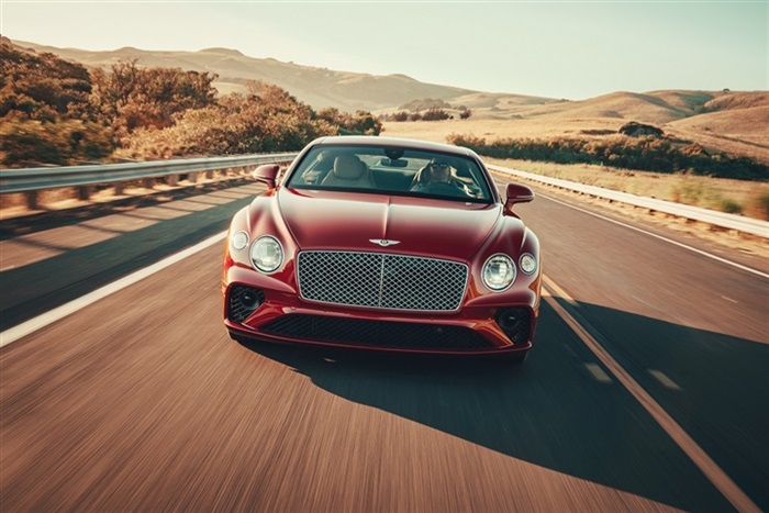 CONTINENTAL GT تحرز لقب سيارة الشعب لهذا العام من قِبل جيرمي كلاركسون خلال حفل توزيع جوائز NEWS UK MOTOR CONTINENTAL GT تحرز لقب سيارة الشعب لهذا العام من قِبل جيرمي كلاركسون خلال حفل توزيع جوائز NEWS UK MOTOR