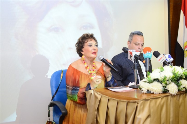 بالصور ... تامر عبد المنعم يكرم لبلبه بندوه قصر السينما بالصور ... تامر عبد المنعم يكرم لبلبه بندوه قصر السينما