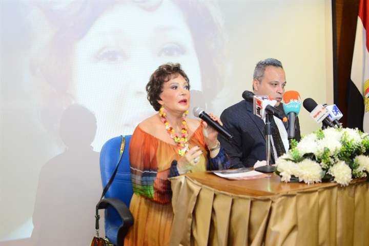 بالصور ... تامر عبد المنعم يكرم لبلبه بندوه قصر السينما بالصور ... تامر عبد المنعم يكرم لبلبه بندوه قصر السينما