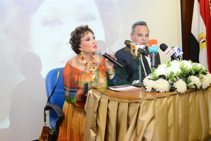 بالصور ... تامر عبد المنعم يكرم لبلبه بندوه قصر السينما بالصور ... تامر عبد المنعم يكرم لبلبه بندوه قصر السينما