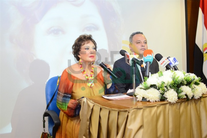 بالصور ... تامر عبد المنعم يكرم لبلبه بندوه قصر السينما بالصور ... تامر عبد المنعم يكرم لبلبه بندوه قصر السينما