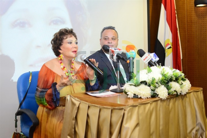 بالصور ... تامر عبد المنعم يكرم لبلبه بندوه قصر السينما بالصور ... تامر عبد المنعم يكرم لبلبه بندوه قصر السينما