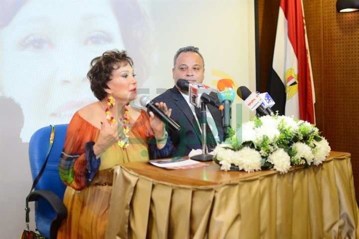 بالصور ... تامر عبد المنعم يكرم لبلبه بندوه قصر السينما بالصور ... تامر عبد المنعم يكرم لبلبه بندوه قصر السينما