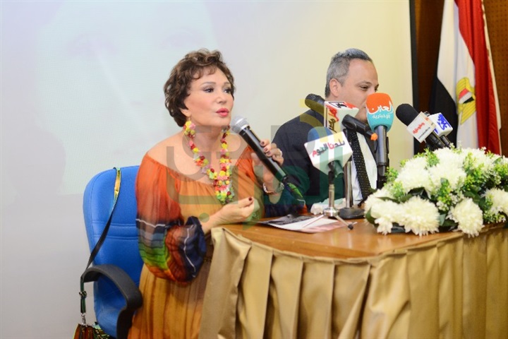 بالصور ... تامر عبد المنعم يكرم لبلبه بندوه قصر السينما بالصور ... تامر عبد المنعم يكرم لبلبه بندوه قصر السينما