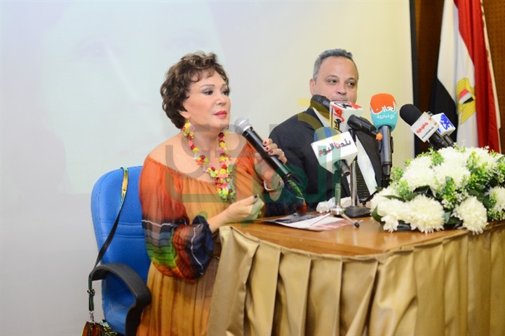 بالصور ... تامر عبد المنعم يكرم لبلبه بندوه قصر السينما بالصور ... تامر عبد المنعم يكرم لبلبه بندوه قصر السينما