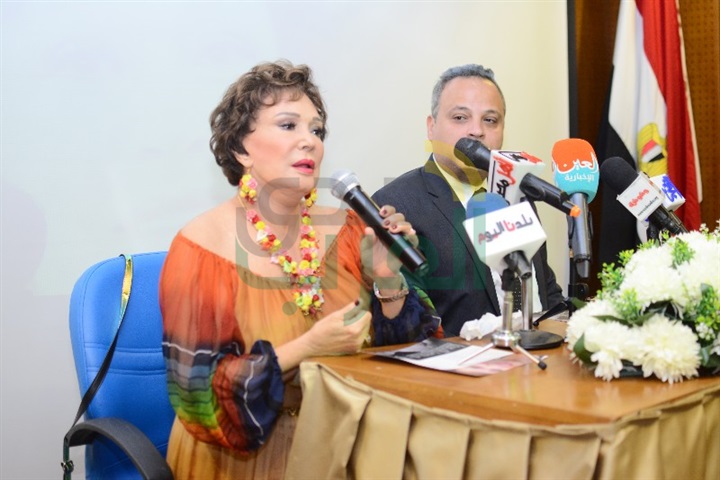 بالصور ... تامر عبد المنعم يكرم لبلبه بندوه قصر السينما بالصور ... تامر عبد المنعم يكرم لبلبه بندوه قصر السينما
