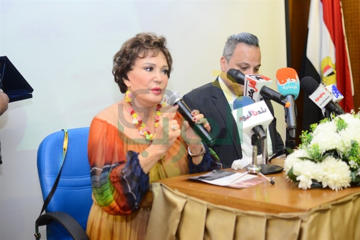 بالصور ... تامر عبد المنعم يكرم لبلبه بندوه قصر السينما بالصور ... تامر عبد المنعم يكرم لبلبه بندوه قصر السينما
