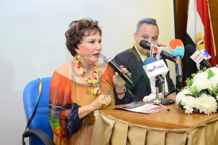 بالصور ... تامر عبد المنعم يكرم لبلبه بندوه قصر السينما بالصور ... تامر عبد المنعم يكرم لبلبه بندوه قصر السينما