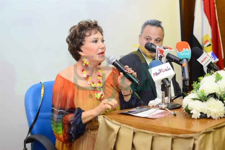 بالصور ... تامر عبد المنعم يكرم لبلبه بندوه قصر السينما بالصور ... تامر عبد المنعم يكرم لبلبه بندوه قصر السينما
