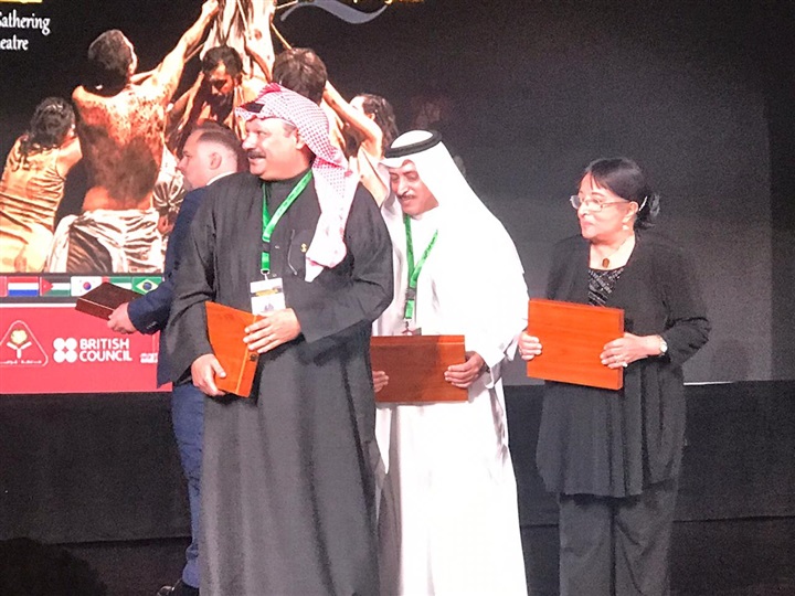 هشام عزمى يكرم نخبة من كبار الفنانين بملتقى القاهرة الدولى للمسرح الجامعى هشام عزمى يكرم نخبة من كبار الفنانين بملتقى القاهرة الدولى للمسرح الجامعى