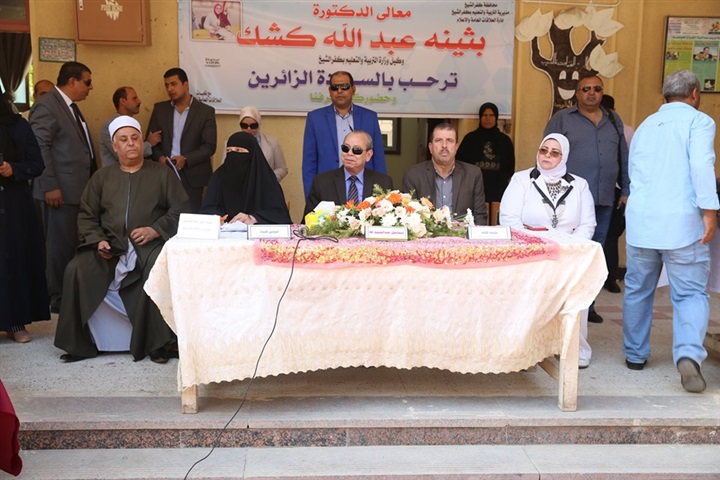 بالصور.. محافظ كفر الشيخ يشارك المكفوفين الاحتفال بيومهم العالمي.. لا تشعر بالحرج وأنت تمسك بعصاك البيضاء