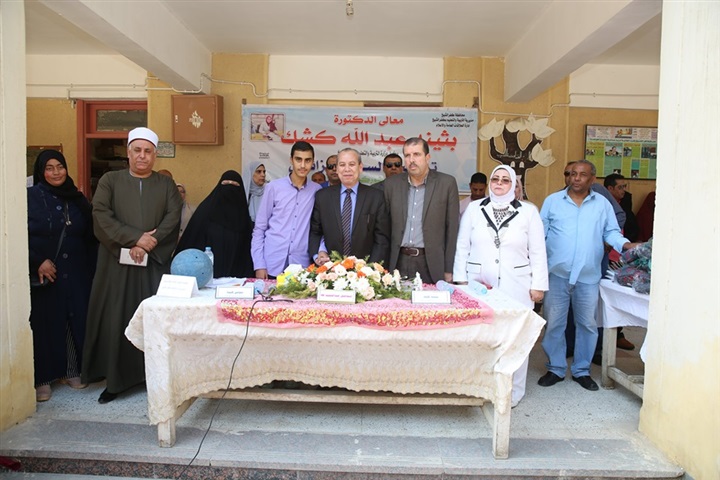 بالصور.. محافظ كفر الشيخ يشارك المكفوفين الاحتفال بيومهم العالمي.. لا تشعر بالحرج وأنت تمسك بعصاك البيضاء