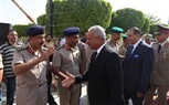 وضع أكاليل الزهور علي النصب التذكاري بمناسبة إحتفال السويس بعيدها القومي 