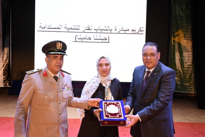 محافظ الشرقية يكرم البطل أحمد فوزي ابن قرية العباسة ومصاب العمليات الإرهابية بسيناء