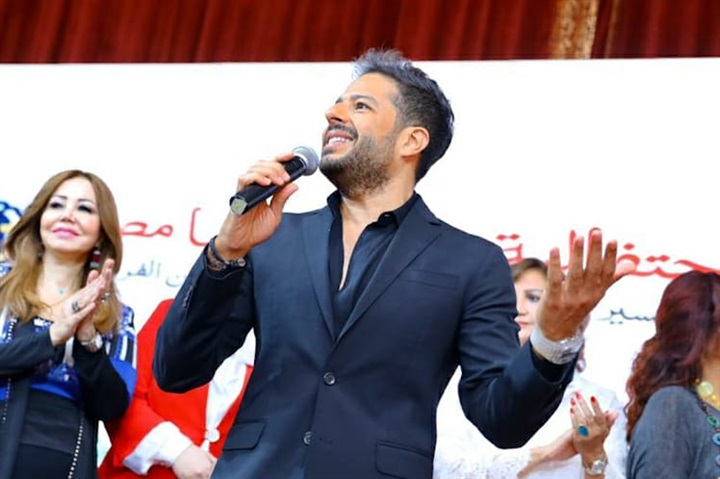 بالصور.. حماقي يشعل احتفالية "تسير زواج الفتيات" بدويتو "واحدة واحدة " مع أحمد حلمي و"أم الدنيا" بالصور.. حماقي يشعل احتفالية "تسير زواج الفتيات" بدويتو "واحدة واحدة " مع أحمد حلمي و"أم الدنيا"