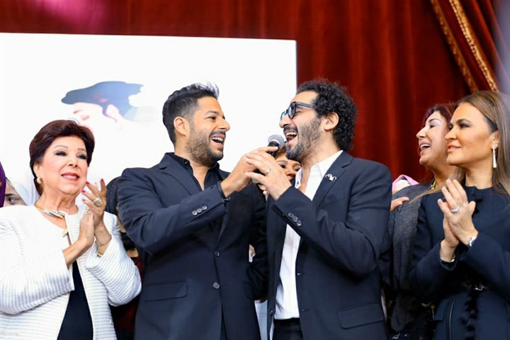 بالصور.. حماقي يشعل احتفالية "تسير زواج الفتيات" بدويتو "واحدة واحدة " مع أحمد حلمي و"أم الدنيا" بالصور.. حماقي يشعل احتفالية "تسير زواج الفتيات" بدويتو "واحدة واحدة " مع أحمد حلمي و"أم الدنيا"