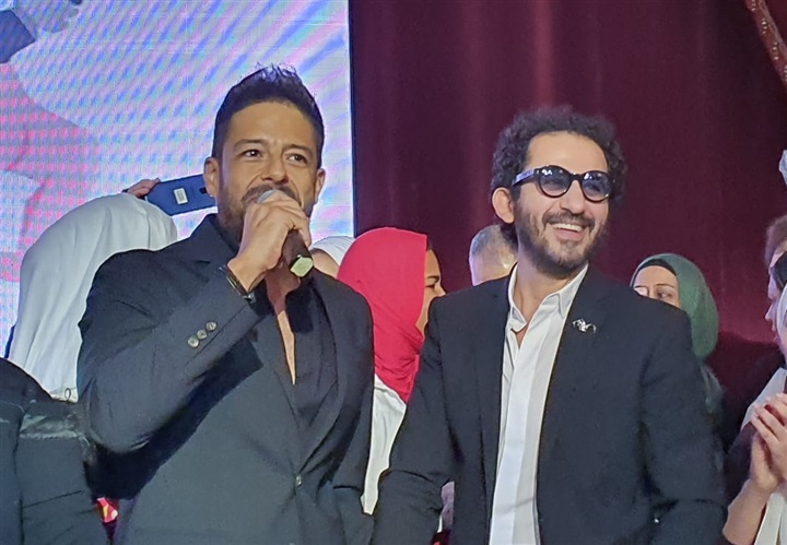 بالصور.. حماقي يشعل احتفالية "تسير زواج الفتيات" بدويتو "واحدة واحدة " مع أحمد حلمي و"أم الدنيا" بالصور.. حماقي يشعل احتفالية "تسير زواج الفتيات" بدويتو "واحدة واحدة " مع أحمد حلمي و"أم الدنيا"