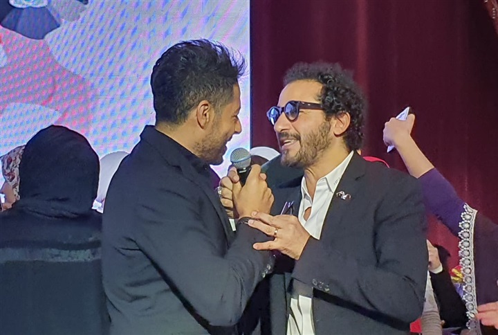 بالصور.. حماقي يشعل احتفالية "تسير زواج الفتيات" بدويتو "واحدة واحدة " مع أحمد حلمي و"أم الدنيا" بالصور.. حماقي يشعل احتفالية "تسير زواج الفتيات" بدويتو "واحدة واحدة " مع أحمد حلمي و"أم الدنيا"