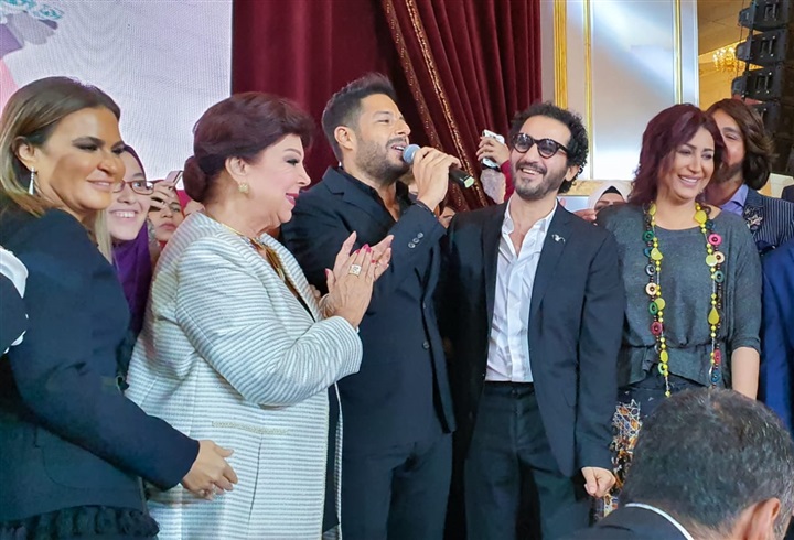 بالصور.. حماقي يشعل احتفالية "تسير زواج الفتيات" بدويتو "واحدة واحدة " مع أحمد حلمي و"أم الدنيا" بالصور.. حماقي يشعل احتفالية "تسير زواج الفتيات" بدويتو "واحدة واحدة " مع أحمد حلمي و"أم الدنيا"