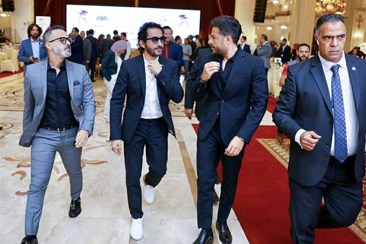 بالصور.. حماقي يشعل احتفالية "تسير زواج الفتيات" بدويتو "واحدة واحدة " مع أحمد حلمي و"أم الدنيا" بالصور.. حماقي يشعل احتفالية "تسير زواج الفتيات" بدويتو "واحدة واحدة " مع أحمد حلمي و"أم الدنيا"