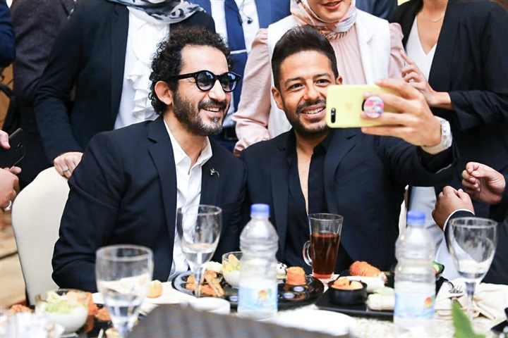 بالصور.. حماقي يشعل احتفالية "تسير زواج الفتيات" بدويتو "واحدة واحدة " مع أحمد حلمي و"أم الدنيا" بالصور.. حماقي يشعل احتفالية "تسير زواج الفتيات" بدويتو "واحدة واحدة " مع أحمد حلمي و"أم الدنيا"