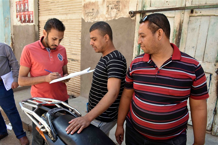 بالصور.. مياه سوهاج تستطلع أراء المواطنين لتحسين جودة الخدمات المقدمة