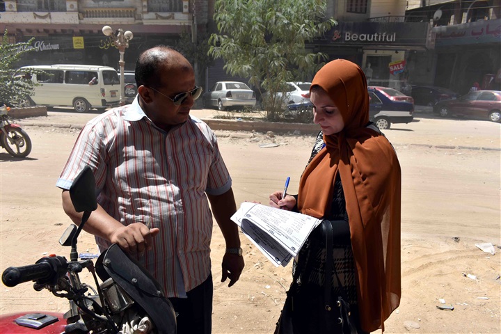 بالصور.. مياه سوهاج تستطلع أراء المواطنين لتحسين جودة الخدمات المقدمة