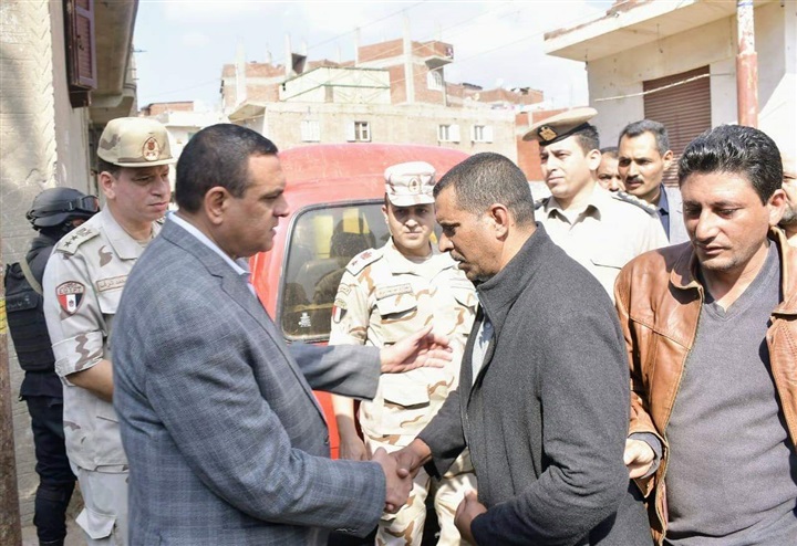 محافظ البحيرة يتقدم الجنازة العسكرية لشهيد الواجب الوطني إبن قرية شرنوب