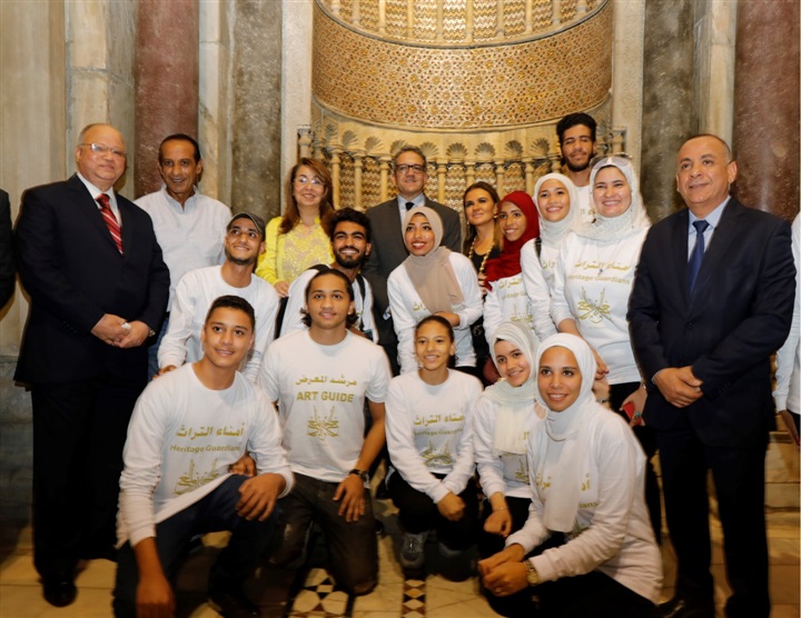 وزير الآثار يشارك في افتتاح معرض فني بشارع المعز وزير الآثار يشارك في افتتاح معرض فني بشارع المعز